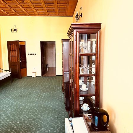 Hotel Maxim Frýdek-Místek エクステリア 写真