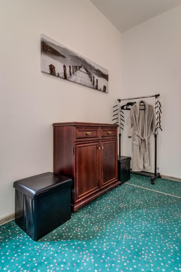 Hotel Maxim Frýdek-Místek エクステリア 写真