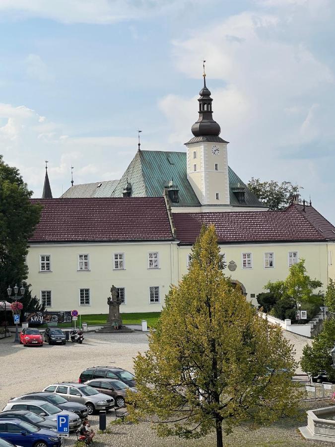 Hotel Maxim Frýdek-Místek エクステリア 写真