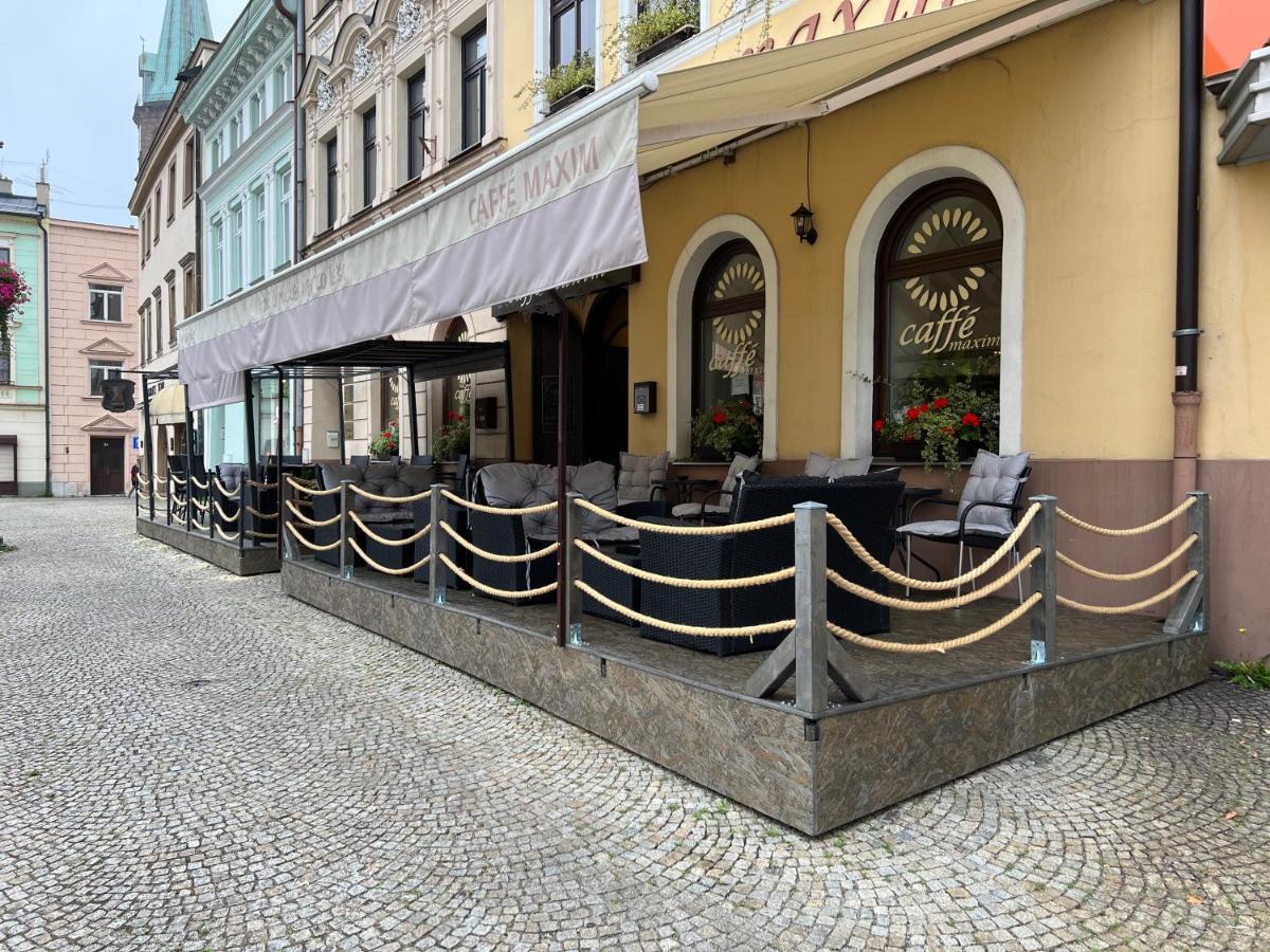 Hotel Maxim Frýdek-Místek エクステリア 写真