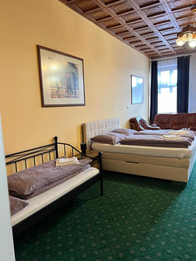 Hotel Maxim Frýdek-Místek エクステリア 写真