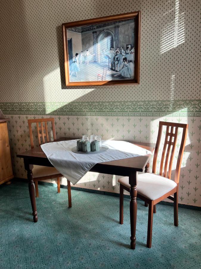 Hotel Maxim Frýdek-Místek エクステリア 写真