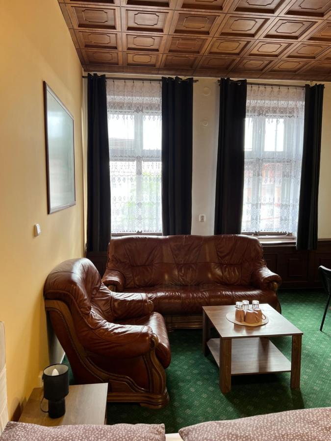 Hotel Maxim Frýdek-Místek エクステリア 写真