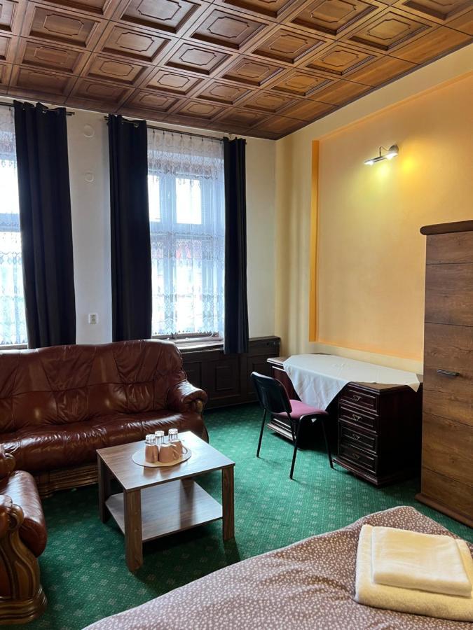 Hotel Maxim Frýdek-Místek エクステリア 写真