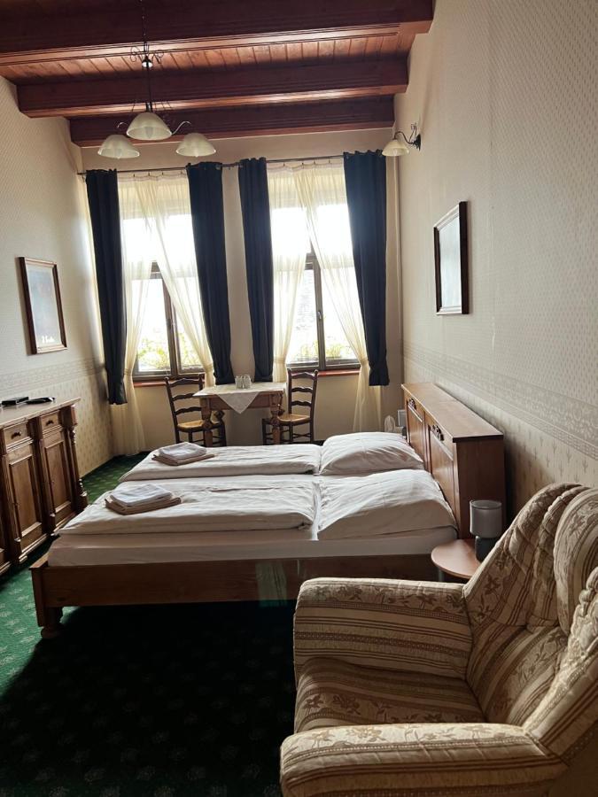 Hotel Maxim Frýdek-Místek エクステリア 写真