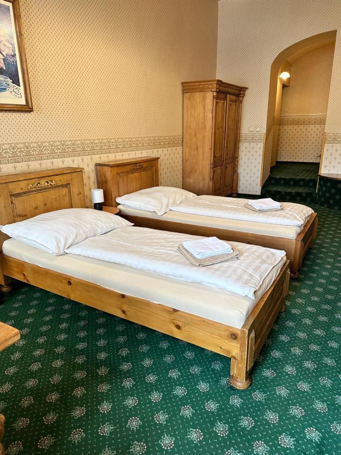 Hotel Maxim Frýdek-Místek エクステリア 写真